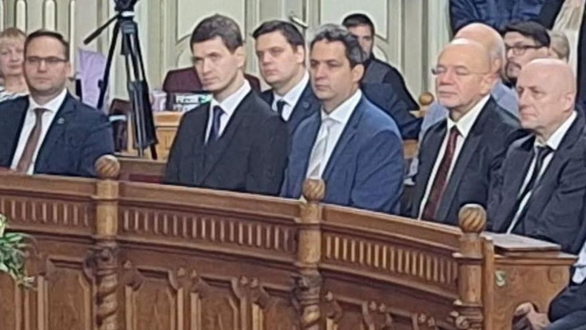 A pártlogó eltüntetése után többen pártot cserélhetnek a szegedi baloldalon.