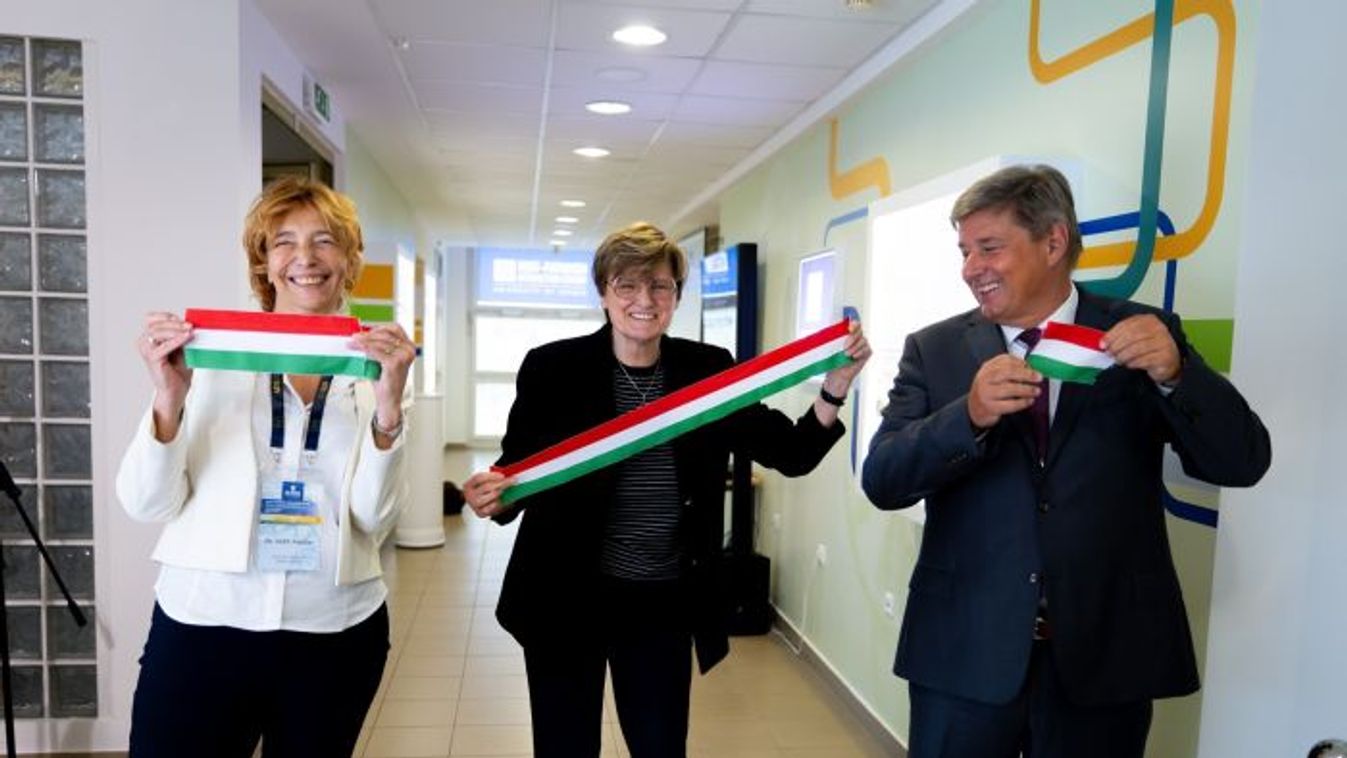 Karikó Katalin támogatásával nyílt egy új kutatási központ az SZTE-n