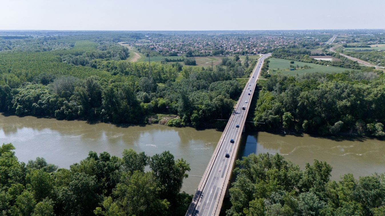 Félpályás útzár: vizsgálatokat végeznek az új, négysávos Tisza-híd tervezése miatt