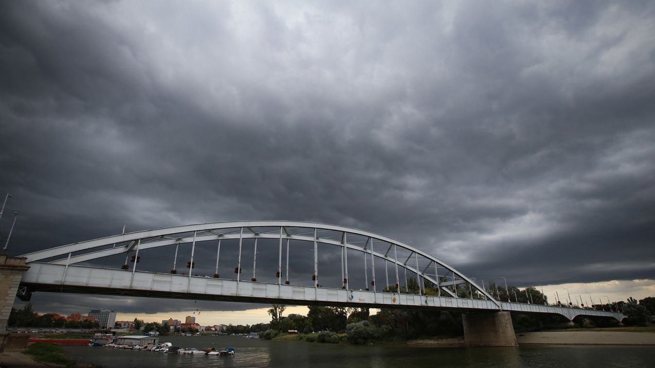 Figyelmeztetést adtak ki Szegedre, jégeső is várható