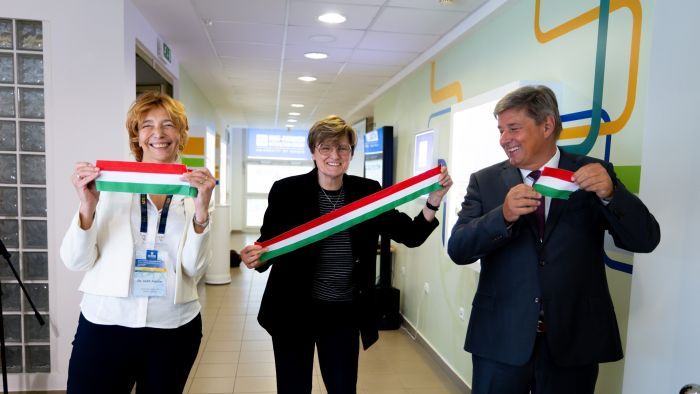 Karikó Katalin támogatásával nyílt egy új kutatási központ a SZTE-n