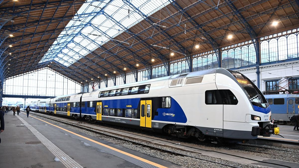 Vasárnap jön az első Alföld expressz Szegedre, már emeletes, klimatizált KISS szerelvénnyel.