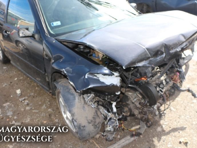 Ellopott egy autót Szegeden, majd összetörte az autópályán a részeg férfi