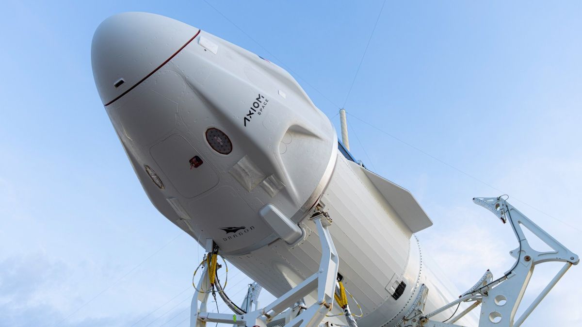 A Crew Dragon űrhajó továbbfejlesztett változatával fog Kapu Tibor a Nemzetközi Űrállomásra utazni. Fotó: SpaceX