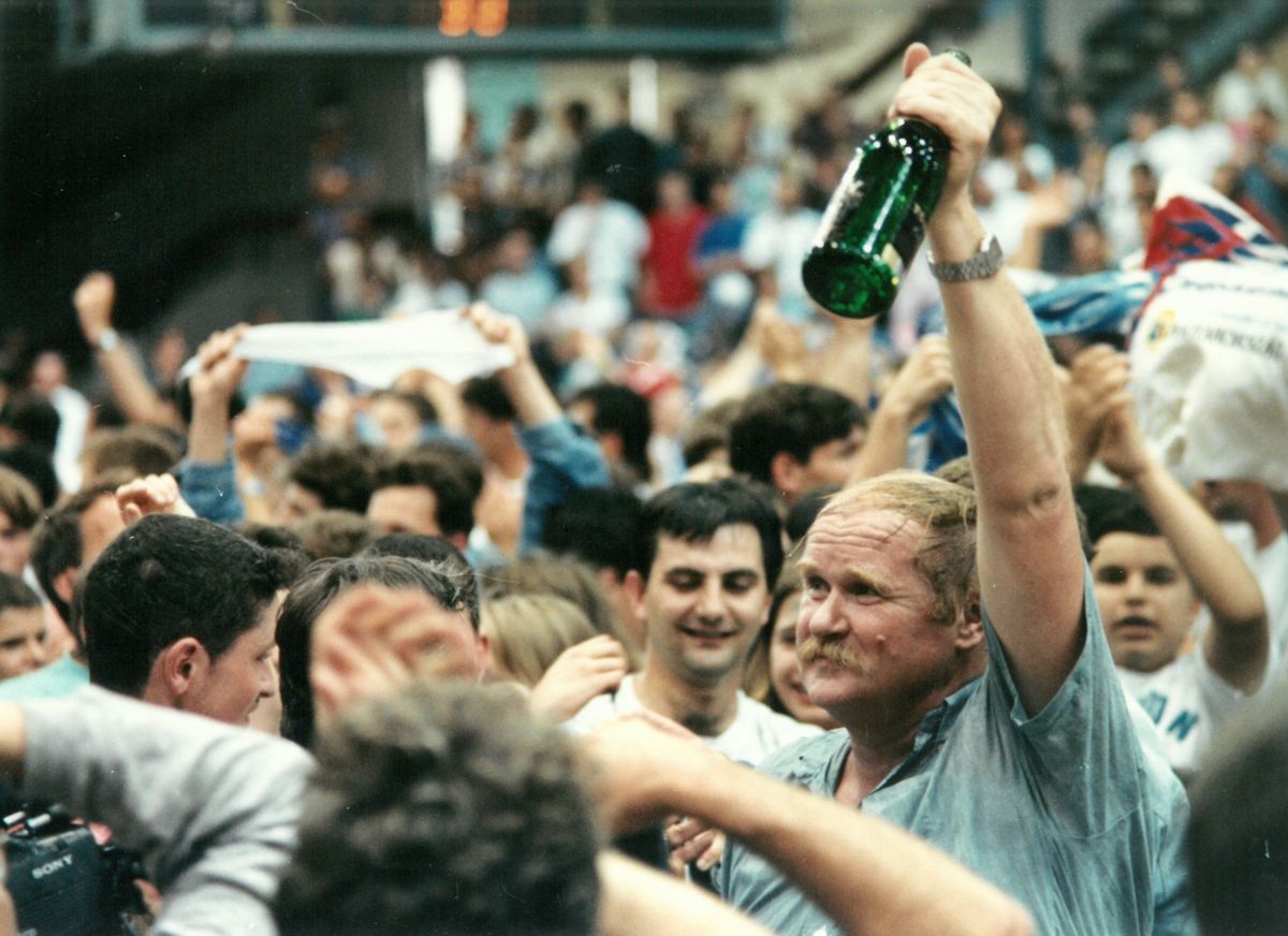 Az első, és az örök emlék, a szegedi bajnoki cím ünneplése az Újszegedi Sportcsarnokban 1996-ban .