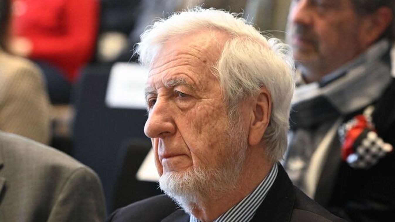 Brutális támadás érte a volt magyar külügyminisztert