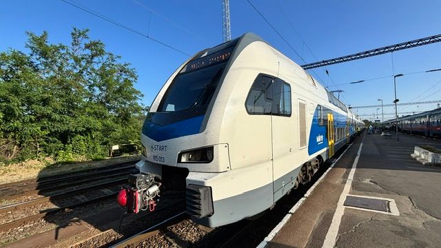 A modern vonatnak sokan csodájára jártak Szegeden, voltak, akik egy rövid utat is tettek vele