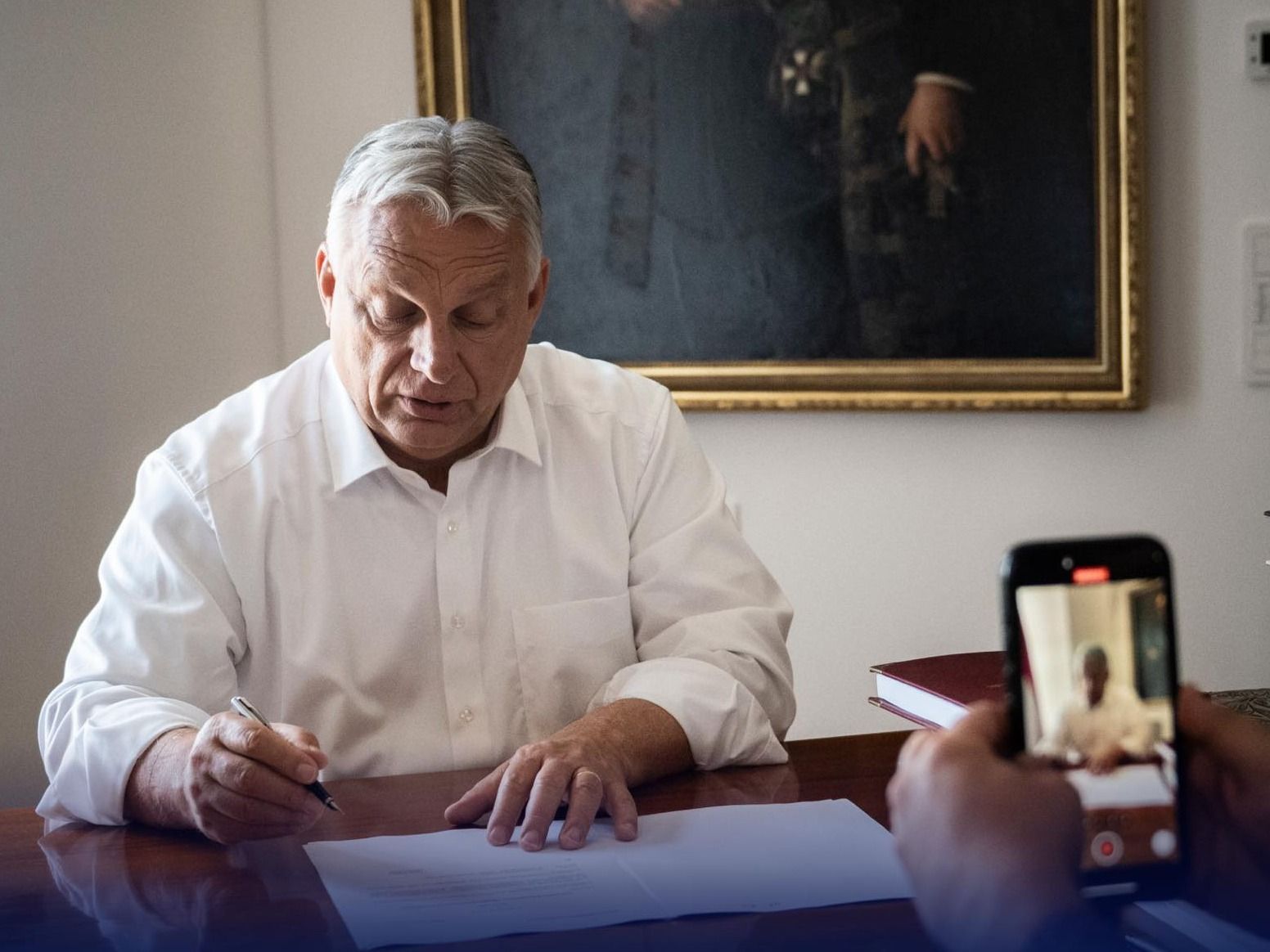 Orbán Viktor: Aláírtam