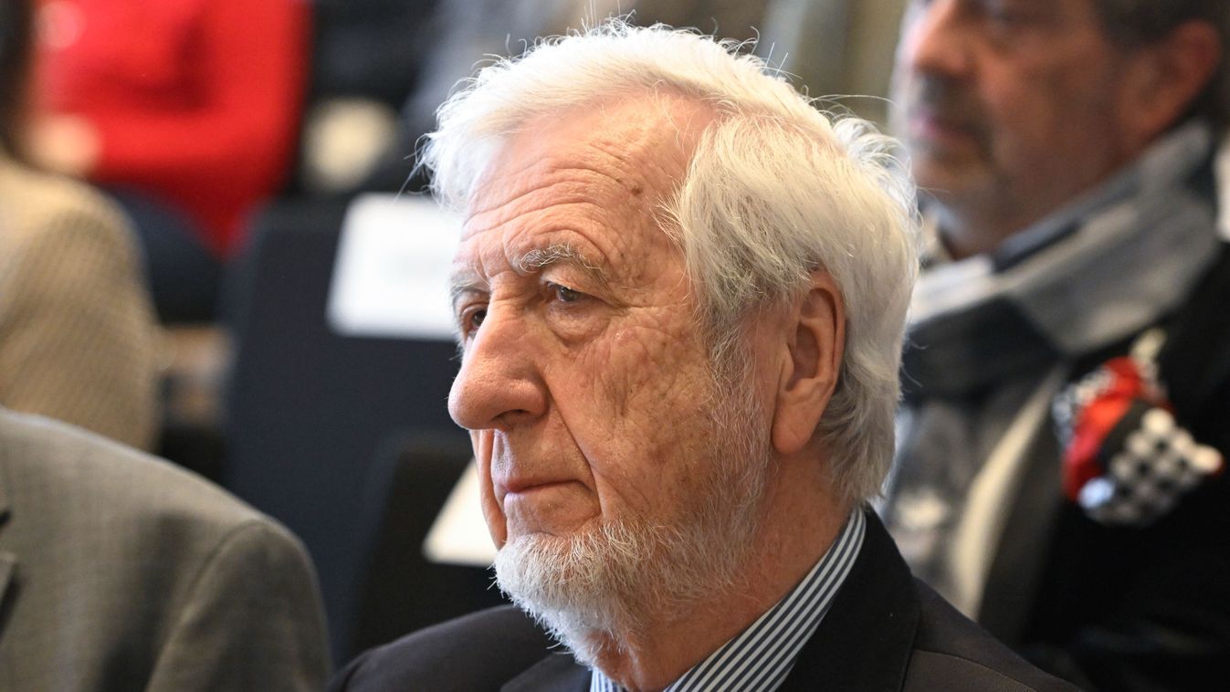 Brutális támadás érte a volt magyar külügyminisztert