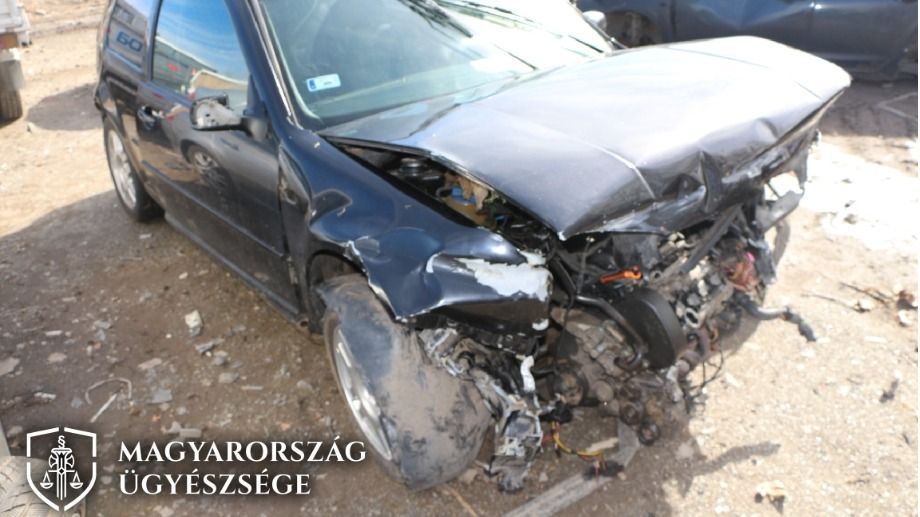 Lopott autót tört össze az autópályán a részeg férfi