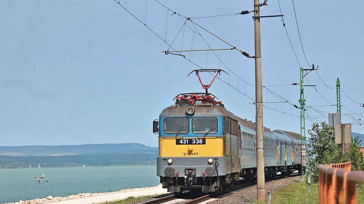 Évek óta közkedvelt járat a Szegedről a Balaton felé induló Aranyhíd expressz 