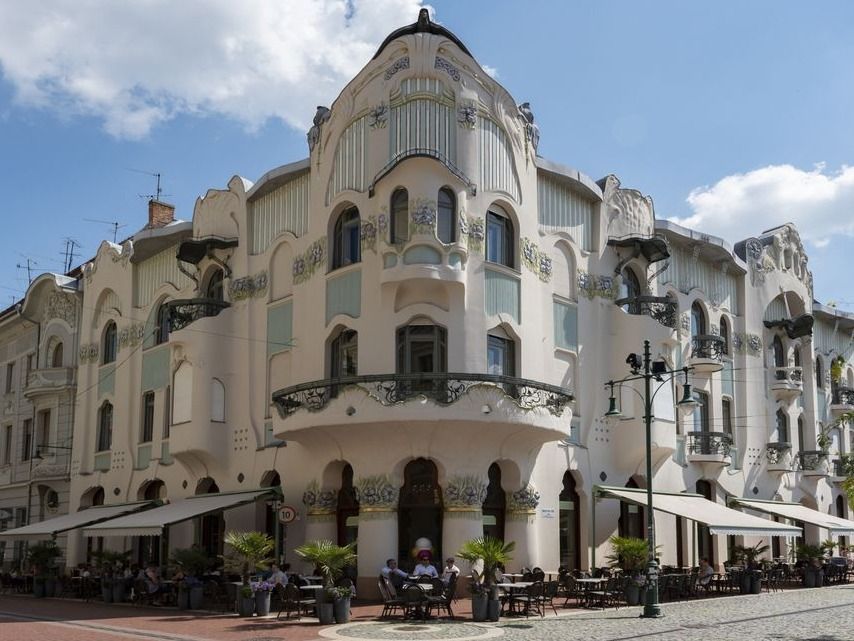 Különleges restaurálás Szegeden: Megújul a Reök-palota Zöld-szalonja