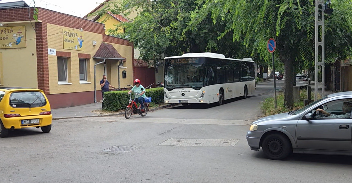 Káosz és balesetveszély-ezt hozta magával az átgondolatlan terelés Alsóvároson