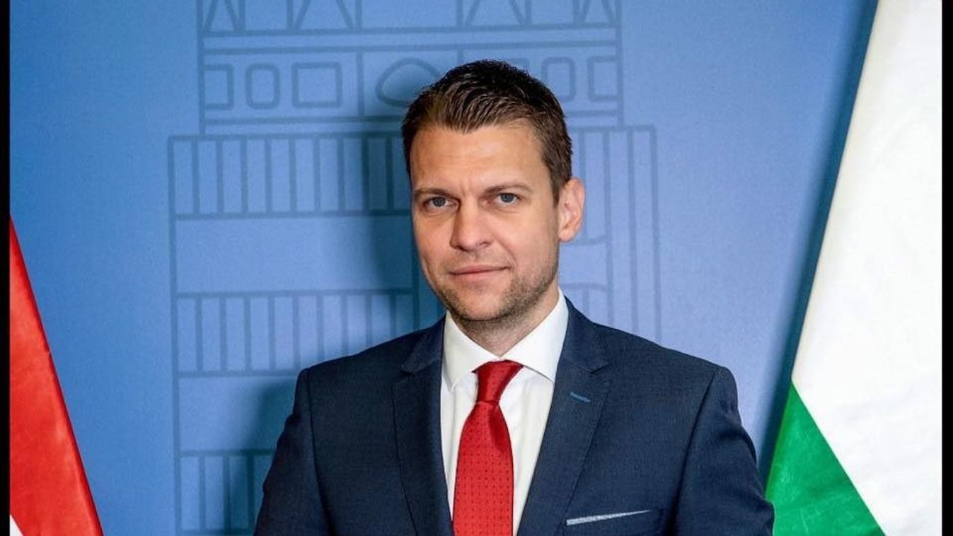 Menczer Tamás: Magyar Péter Zelenszkij mellett áll, nem a magyar áldozat családja mellett + videó