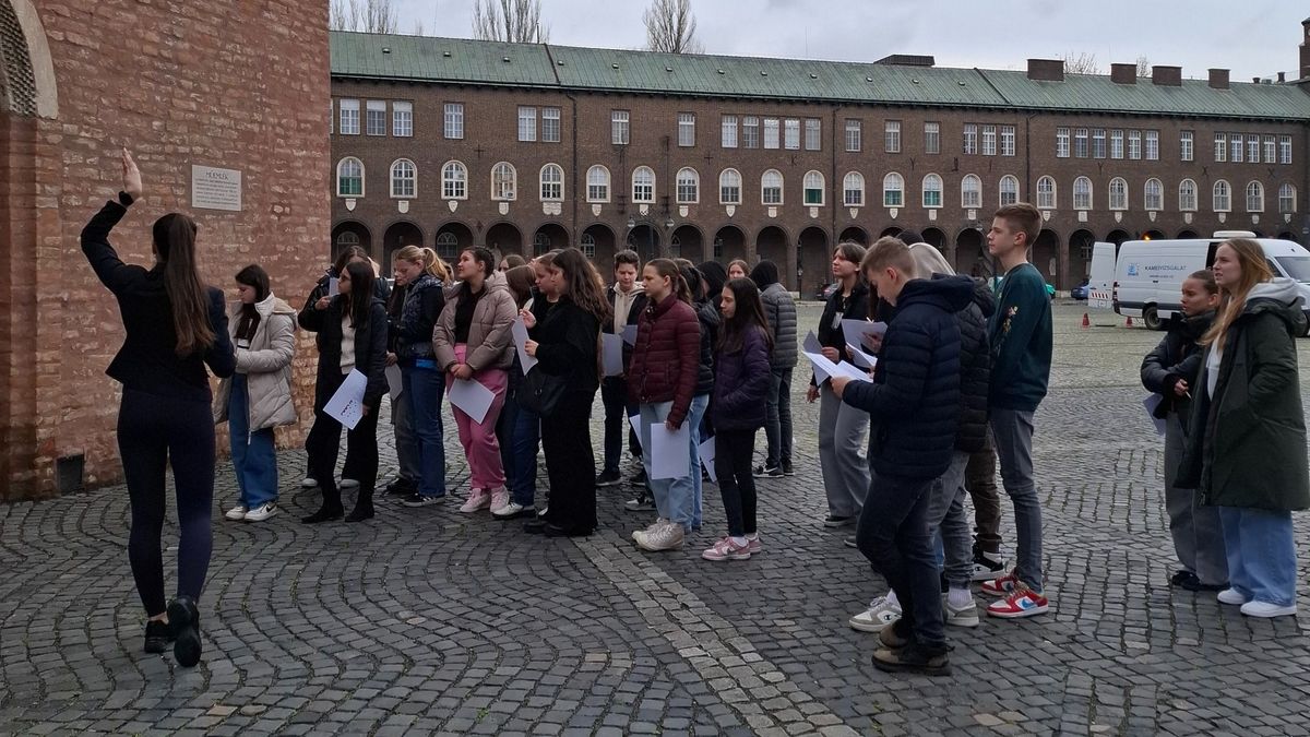 Nem csak kiemelt, de népszerű helyszíne volt a programnak Szeged, a diákok a Dóm térrel is megismerkedhettek