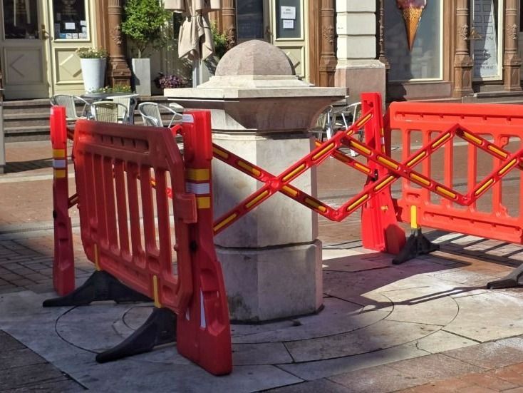 Helyreállították a Klauzál téri kidőlt oszlopot