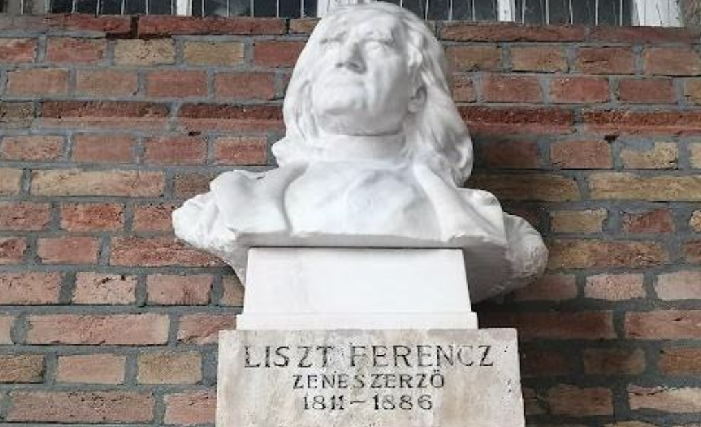 Magyarország legmagasabb zenei kitüntetését nevezték el Liszt Ferencről. 