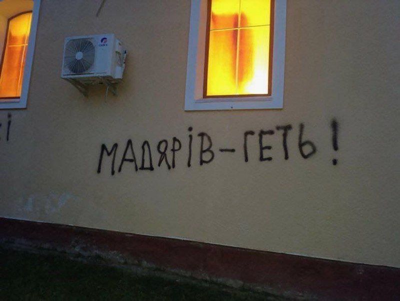 Magyarellenes üzenetek és templomgyújtogatás Kárpátalján