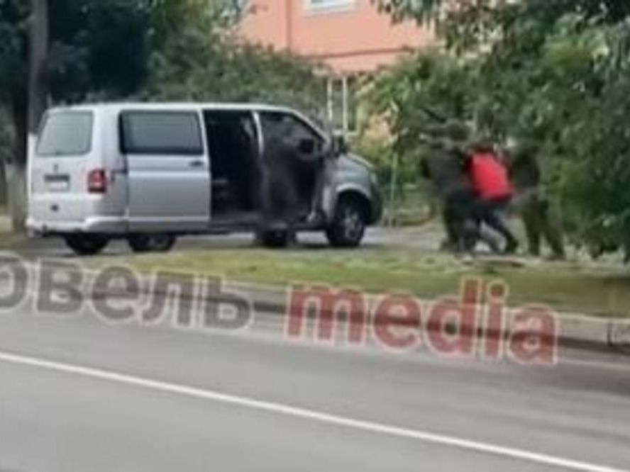 Így vadásznak Ukrajna toborzói az emberekre az utcán + videó