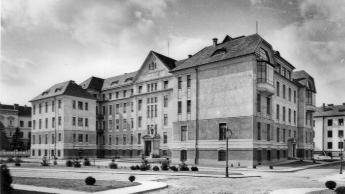 100 éve Szeged: Egy orvos, egy város és a kéretlenül kért nyugdíjazás
