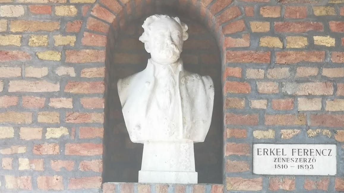 Erkel Ferenc szobra a Dóm téri Pantheonban. 