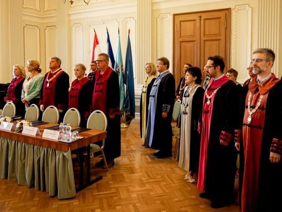 Több mint száz kiválóságot díjazott a Szegedi Tudományegyetem