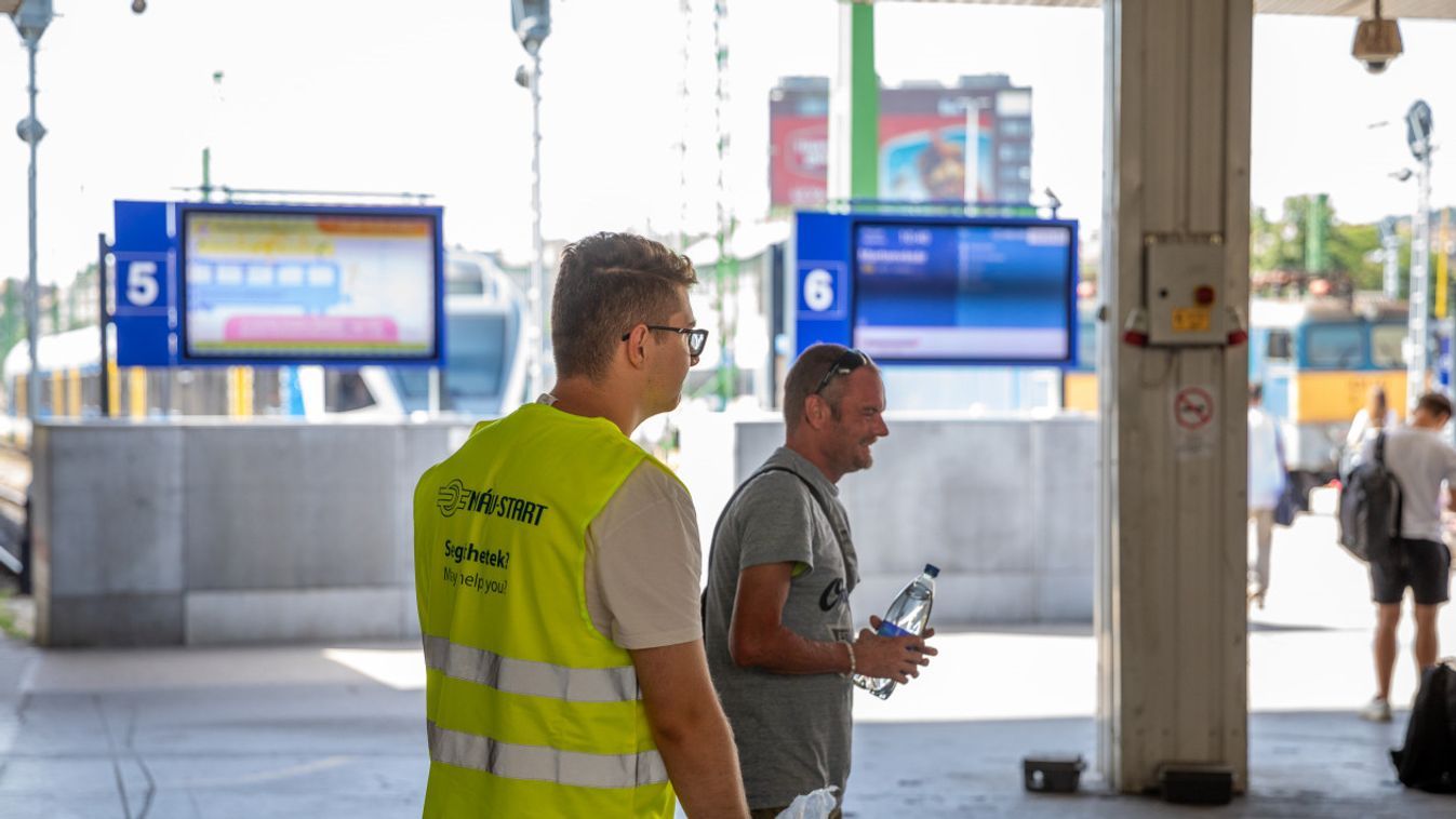 Ingyen vízzel segítik a szegedieket a hőségben