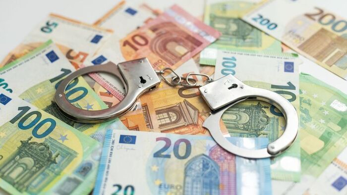Csak a visszajáró kellett: hamis euróval fizetett a szegedi gyorsétteremben