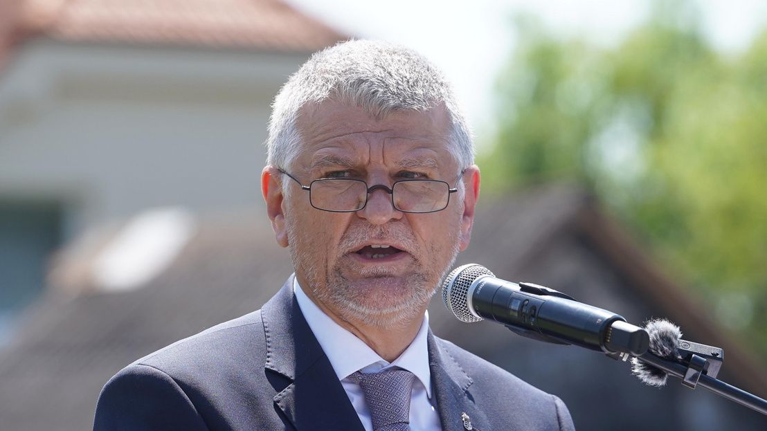 A baloldalon politikai kérdést igyekeztek csinálni Kövér László "bajusztalanságából"