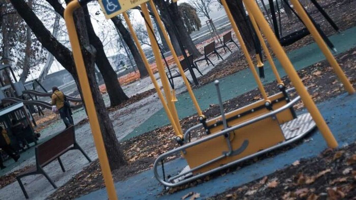 A szegedieket nem hagyja nyugodni, ami a Roosevelt téri játszótéren történt