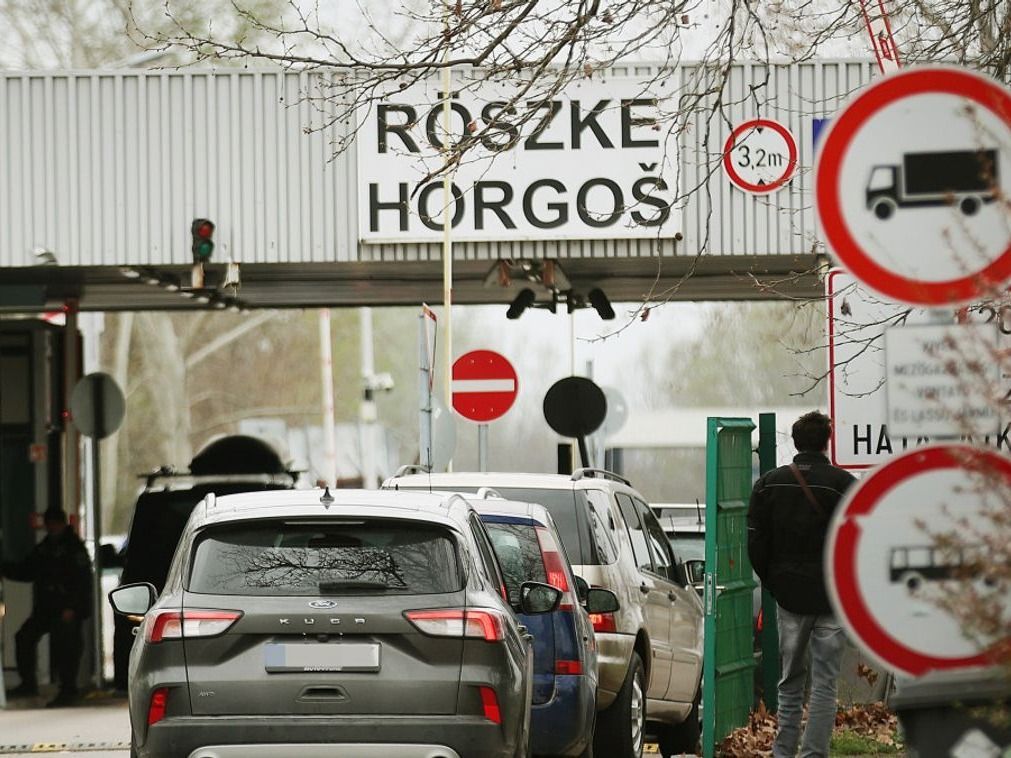 Hamis potencianövelőkkel bukott le a sofőr Röszkén