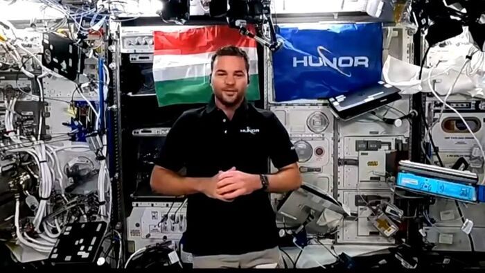 Kapu Tibor megosztotta, hogyan látja a Földet a világűrből +videó