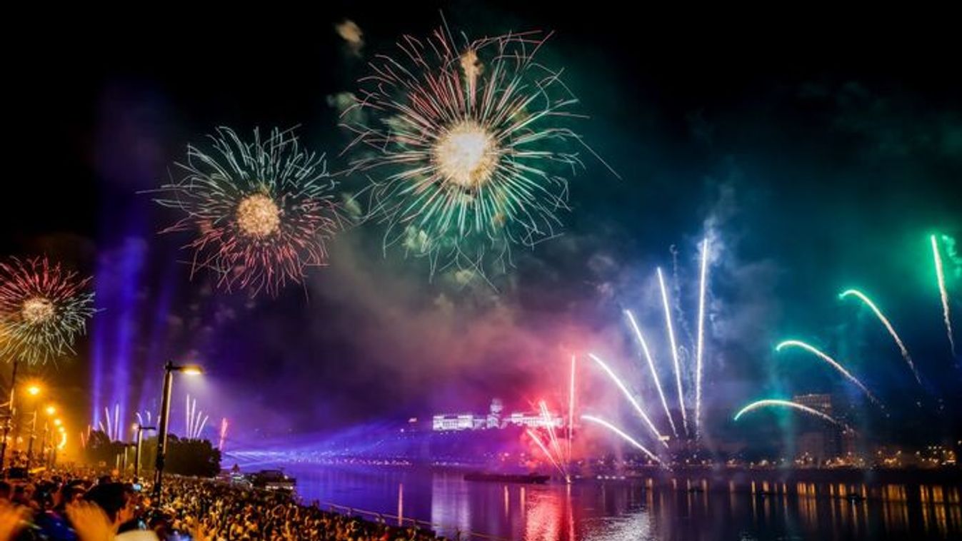 A Duna felett szikrázott Európa legnagyobb tűzijátéka