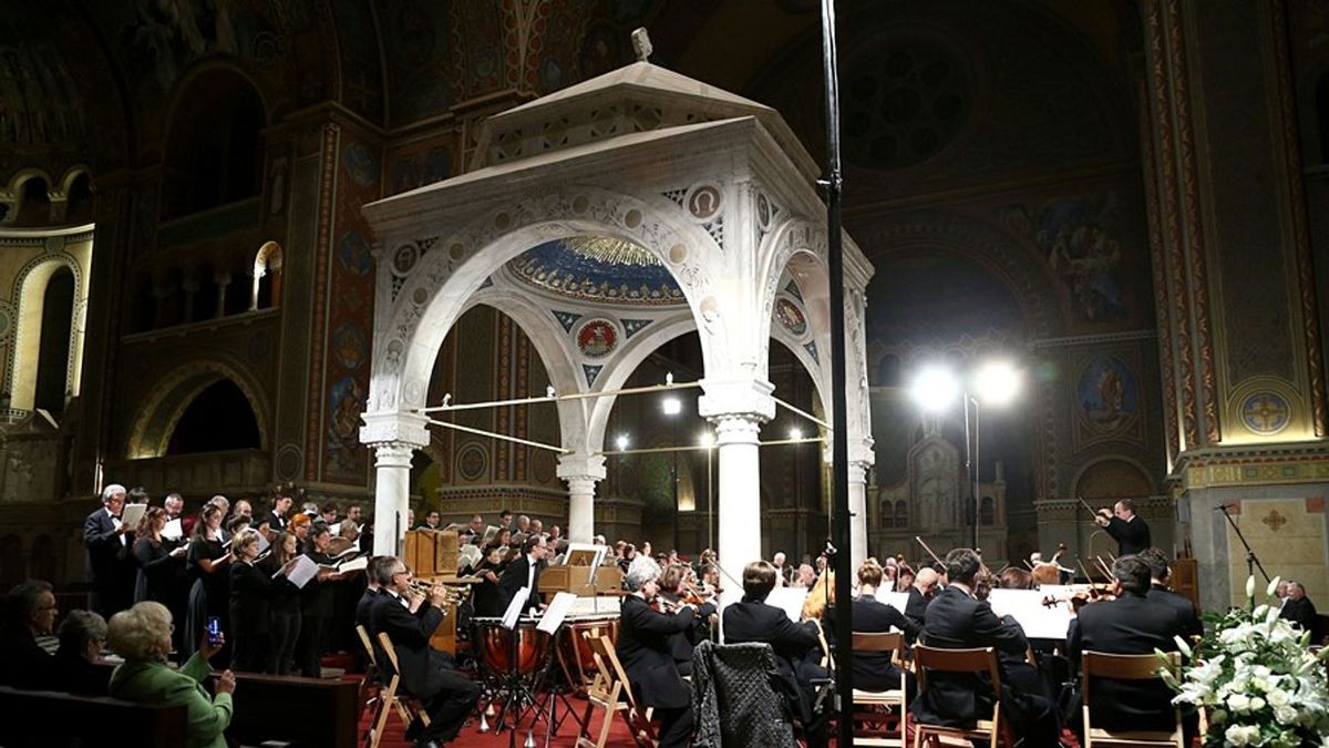 Légy részese a magával ragadó utazásnak, melynek középpontjában a komolyzene áll