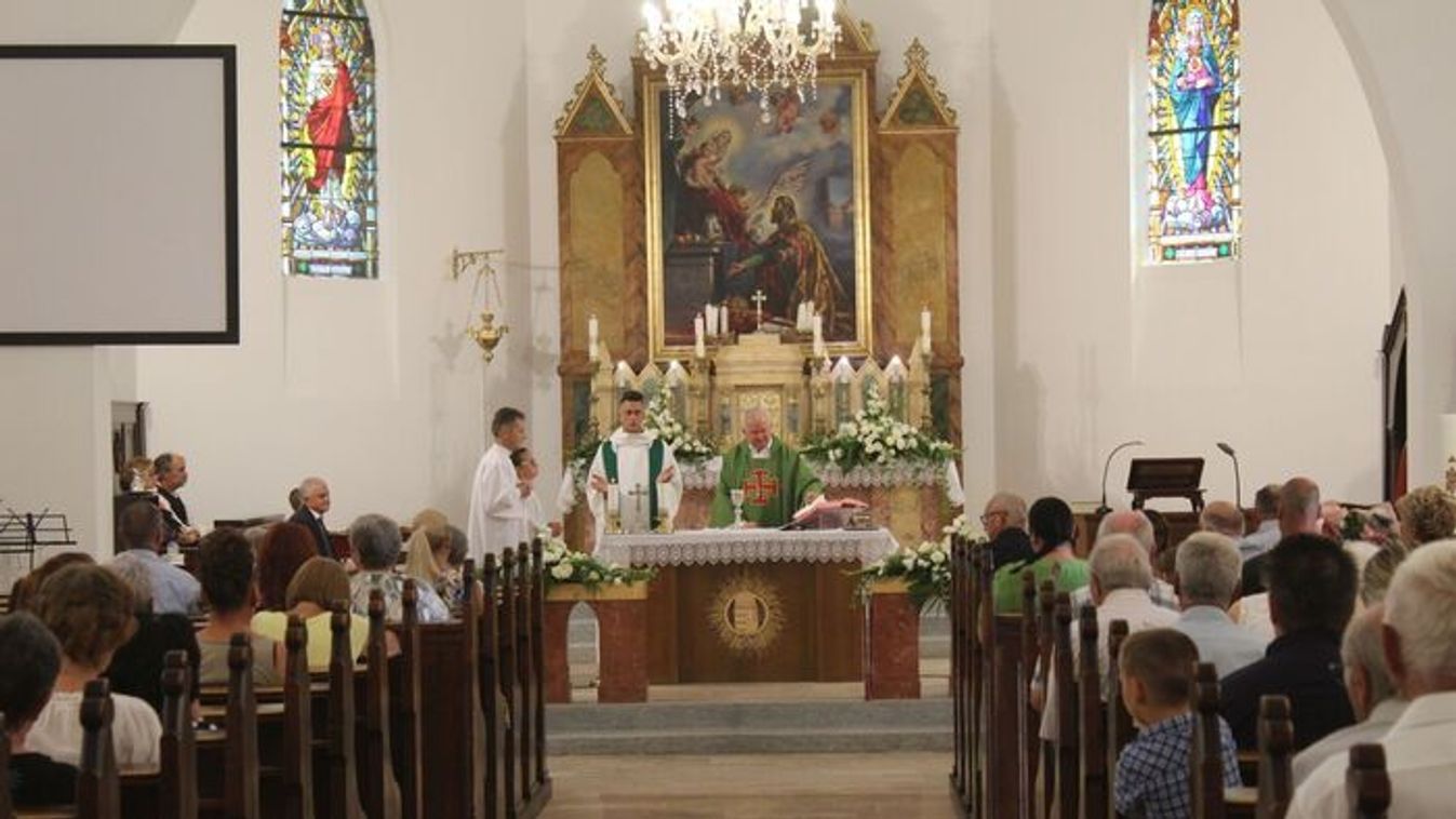 Kiss-Rigó László misézett, és megáldotta a felújított szatymazi templomot