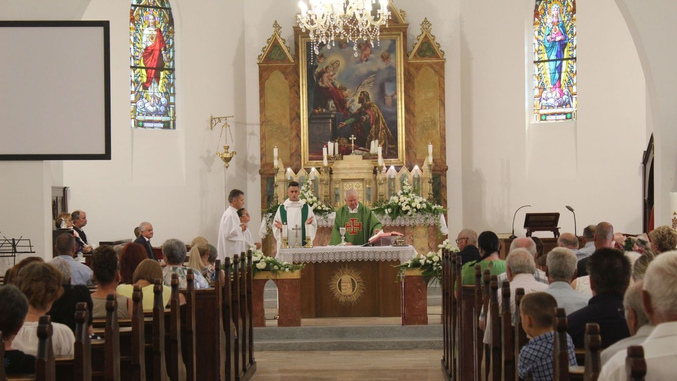 Kiss-Rigó László misézett, és megáldotta a felújított szatymazi templomot