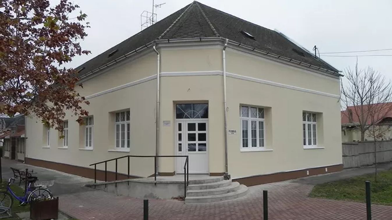 Megújul Deszk idősek otthonának tetőszerkezete