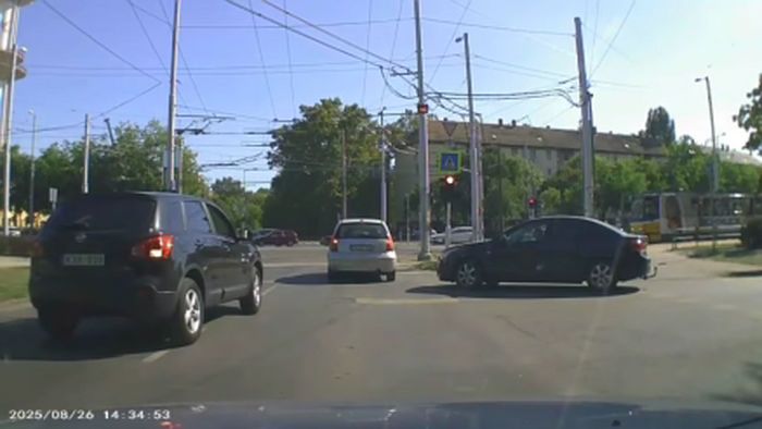 Veszélyes kikerülés: egy felelőtlen manőver a Rókusi körúton, ami balesetet okozhat