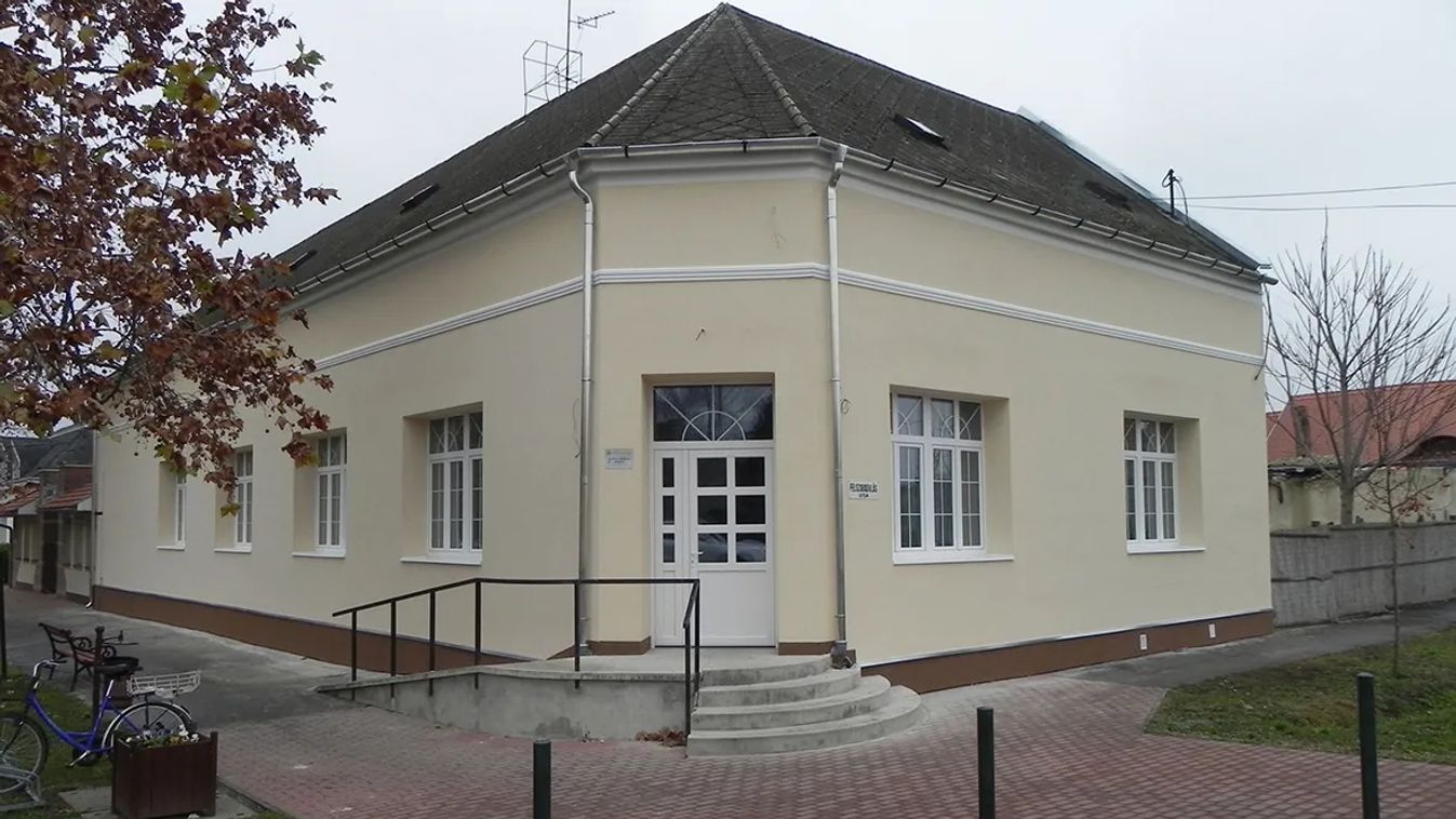 Megújul Deszk idősek otthonának tetőszerkezete