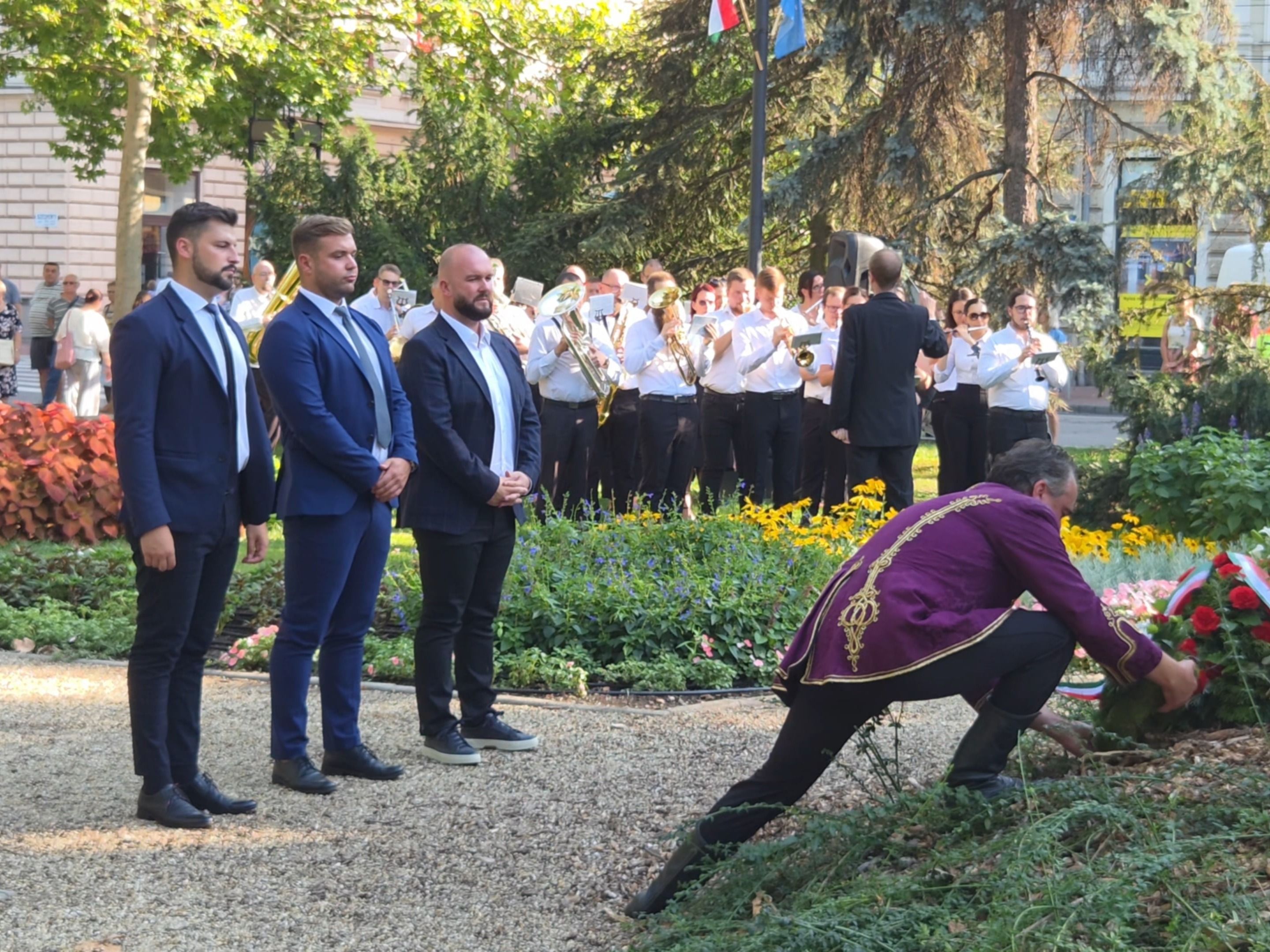 Szent István ünnepe Szegeden: Közös koszorúzás és kenyérszegés