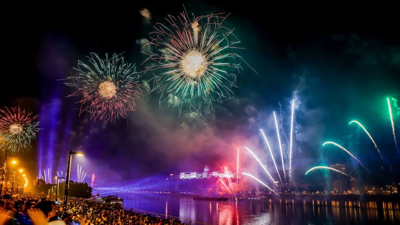 A Duna felett szikrázott Európa legnagyobb tűzijátéka