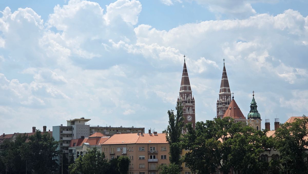 Napos, szeles idő, gyenge fronthatás