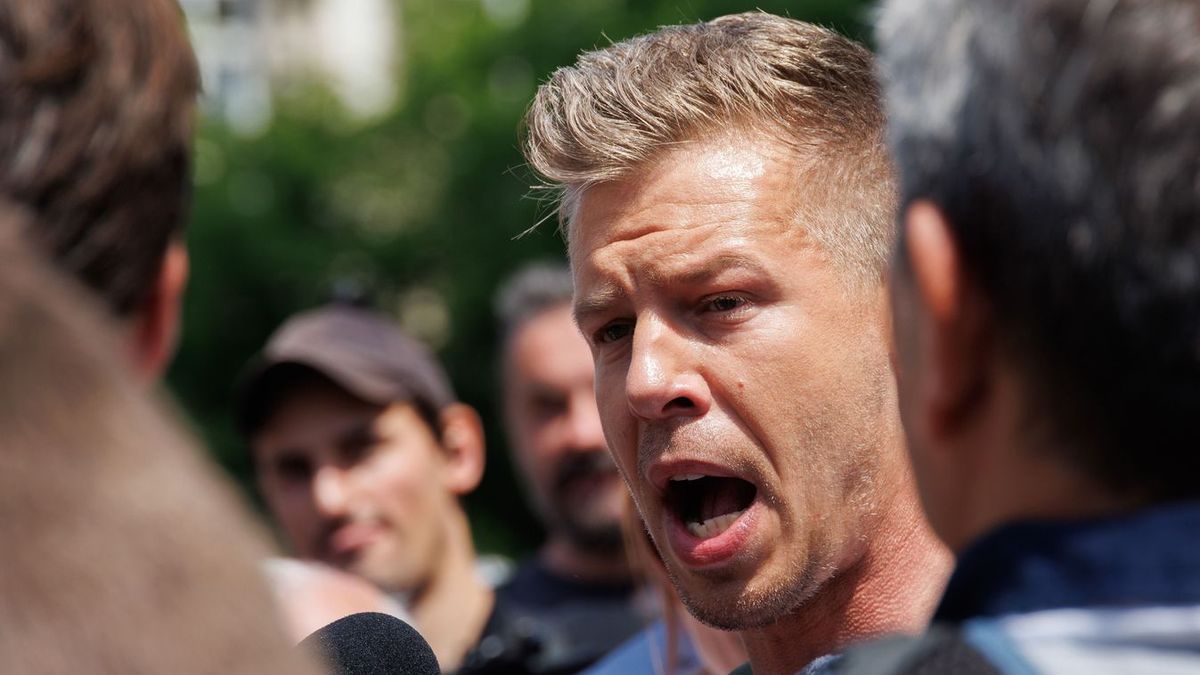 Magyar Péternek is látja, hogy pártja a Fideszhez mért hátrányát vidéken szedi össze Fotó: Hatlaczki Balázs
