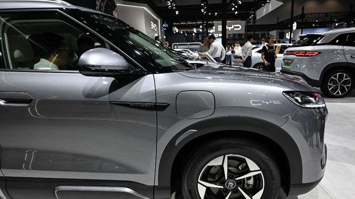 A megfizethető e-autózás jövőjét mutatja be a BYD  Fotó: Pu Xiaoxu / Xinhua / AFP