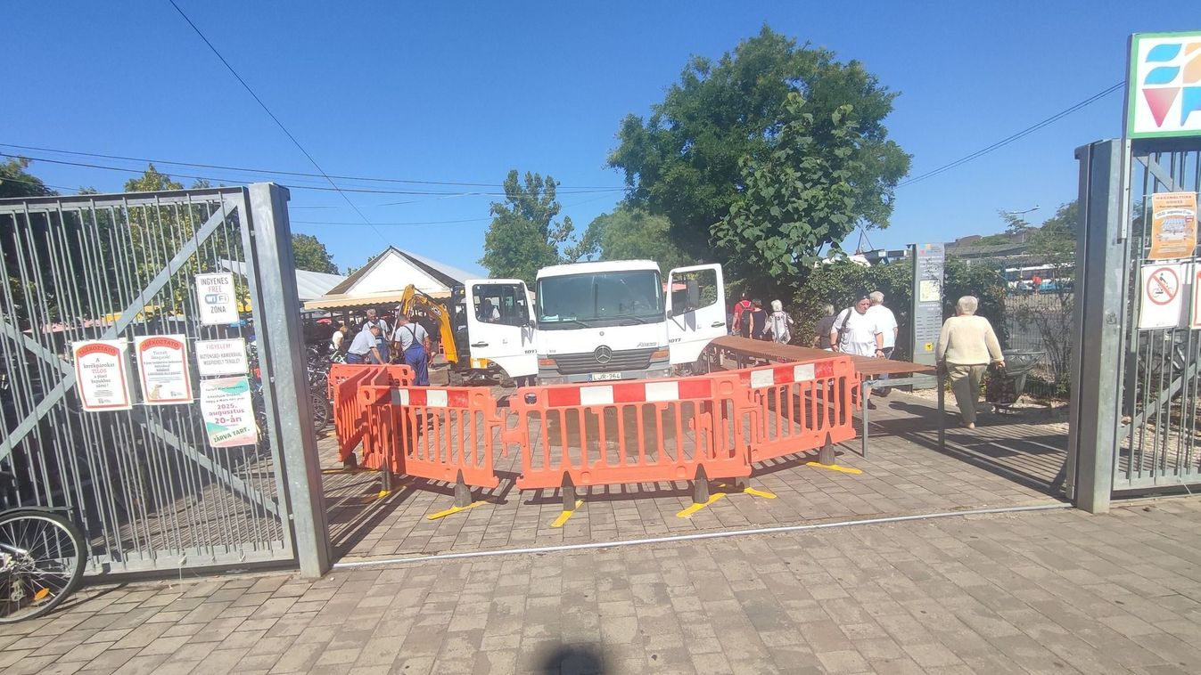Csőtörés nehezíti a bejutást a Mars téri piacra +fotók