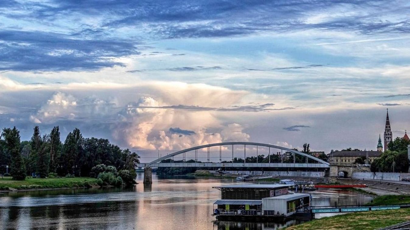 Picit enyhült az idő, az ég dörög, talán kap még esőt Szeged