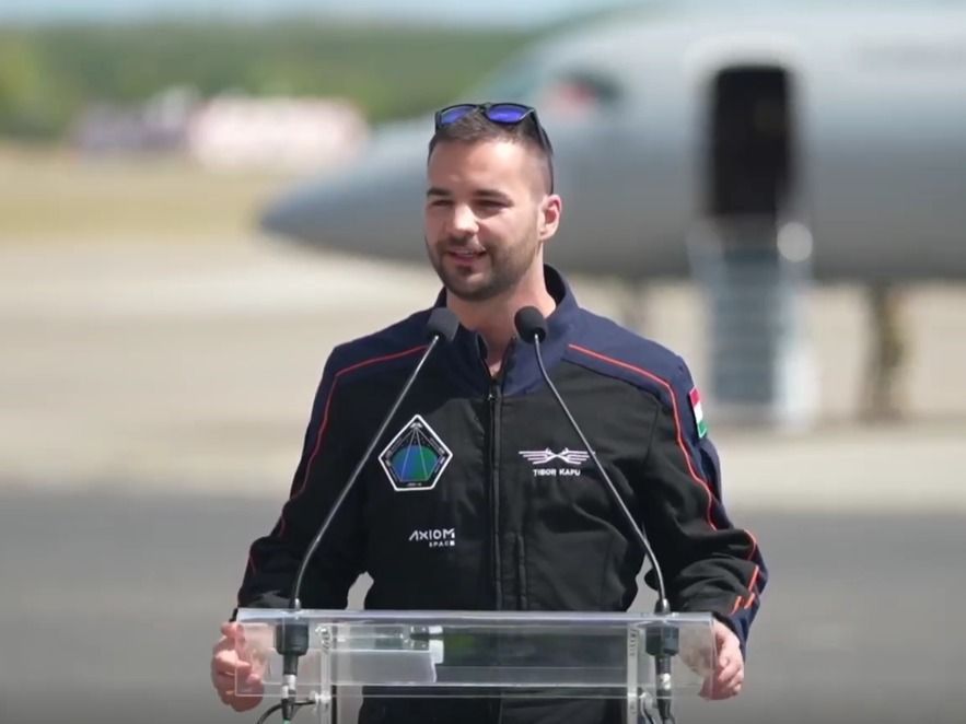 Kapu Tibor hazatért! Ferihegyen landolt a magyar űrhajós +videó
