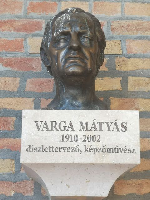 Varga Mátyás szobra a szegedi Dóm téren