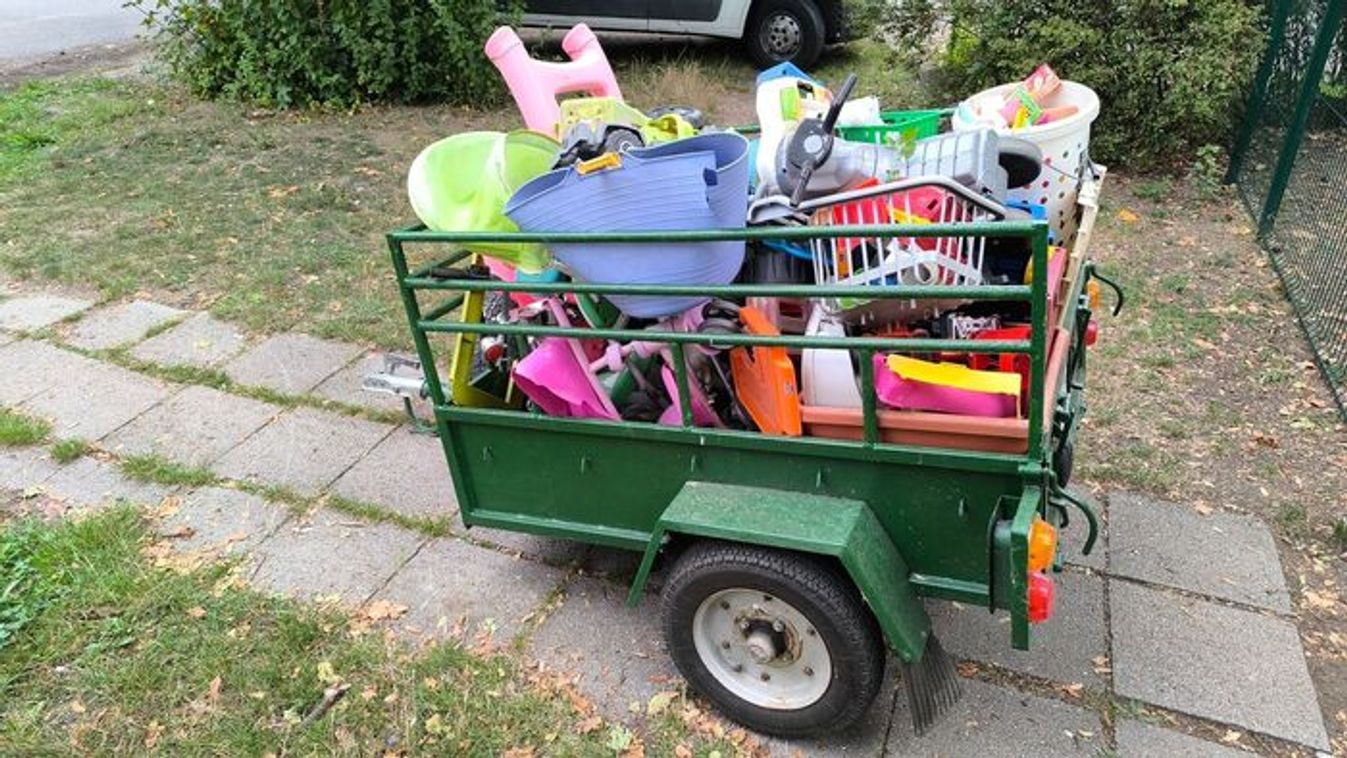 Játszótéri szeméthegyre reagáltak az újszegedi szülők