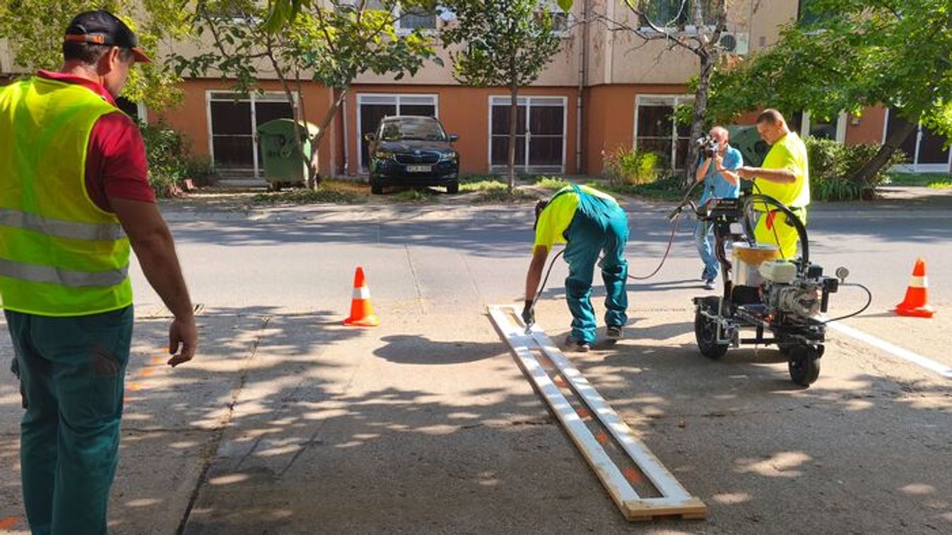 Több mint ötszáz parkolót festenek át Szegeden +fotók +videó